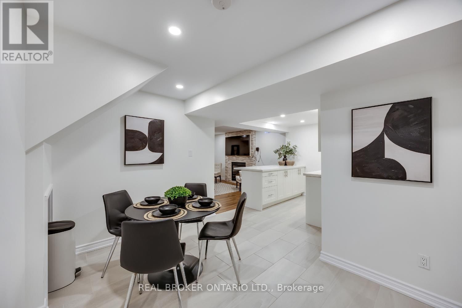 55 MULL CRESCENT Image 34