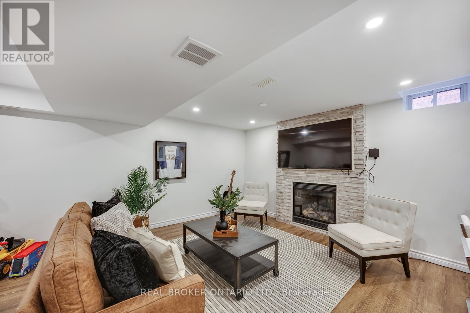 55 MULL CRESCENT Image 39