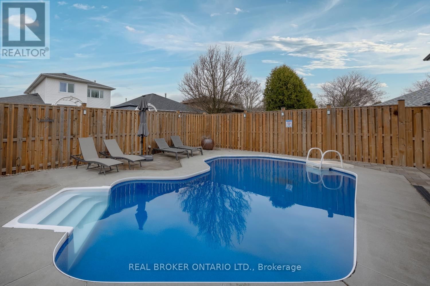 55 MULL CRESCENT Image 48