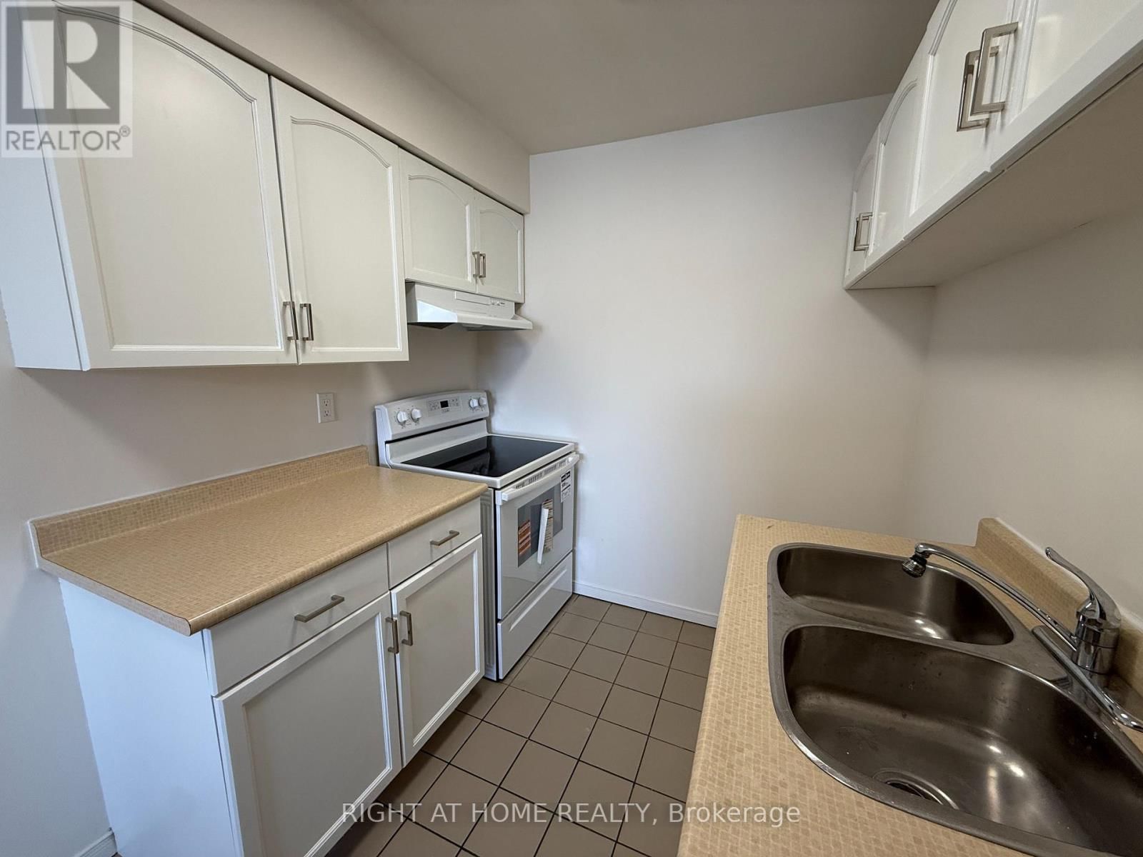 205 - 855 WILSON ROAD NORTH Image 8