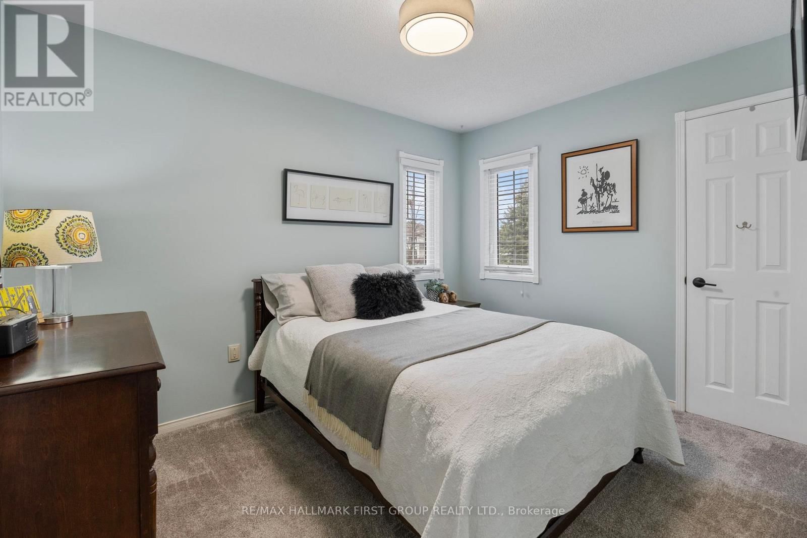 5 KNOX CRESCENT Image 21