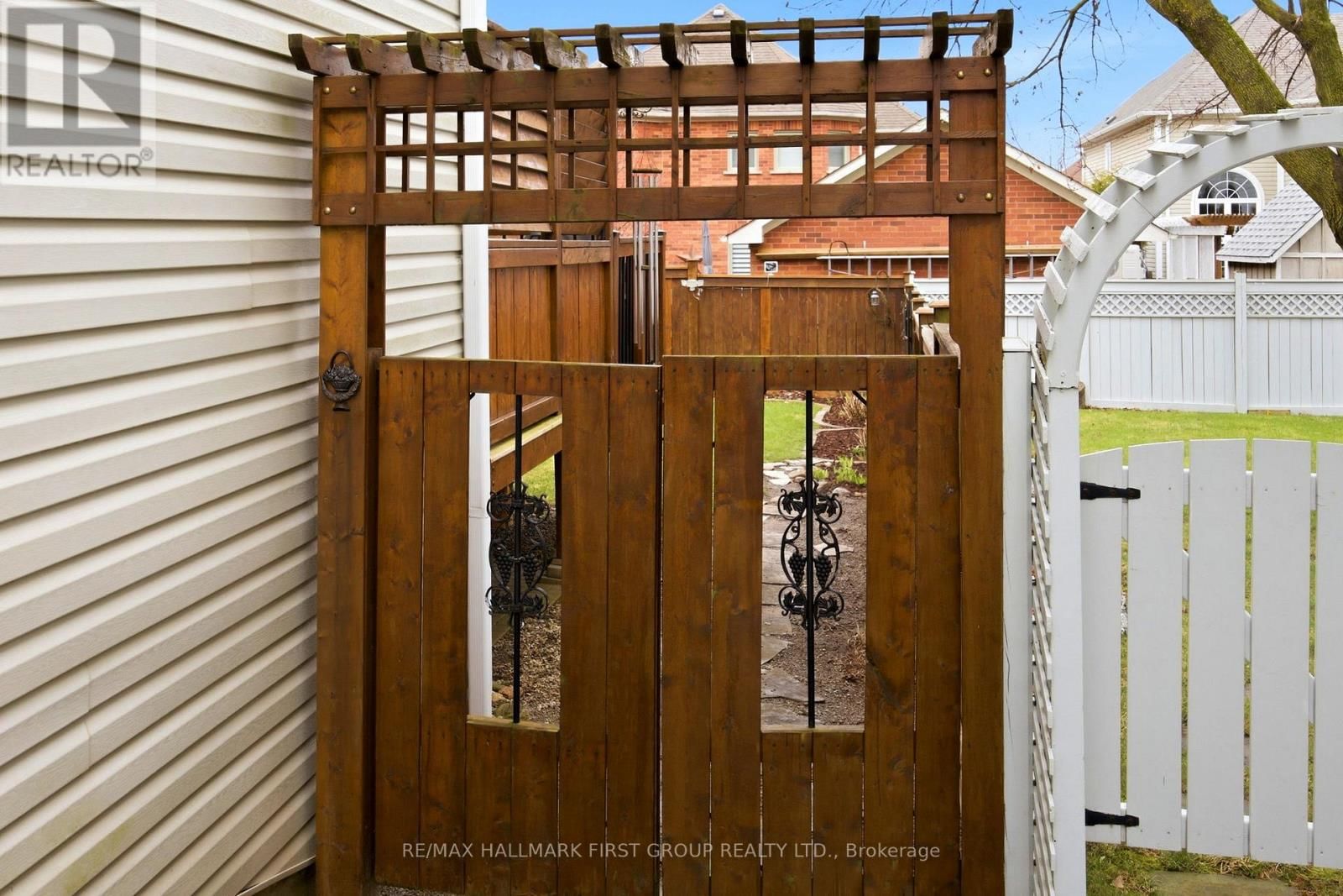 5 KNOX CRESCENT Image 29