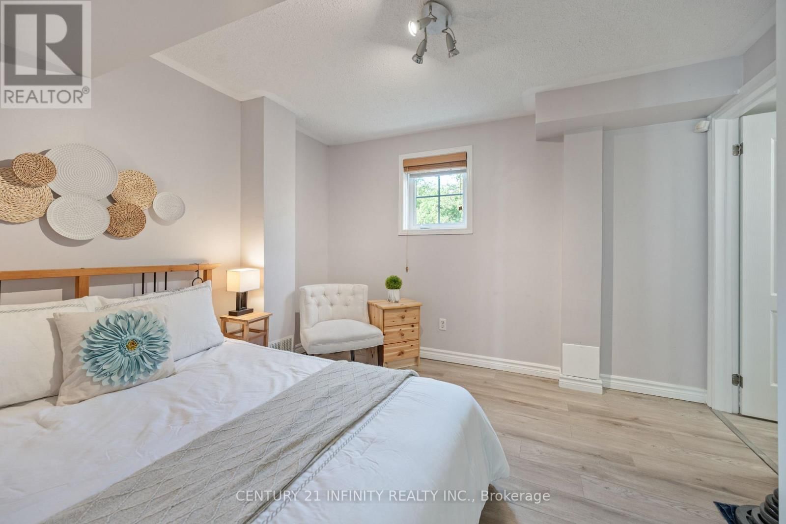 973 MOUNTVIEW COURT Image 38