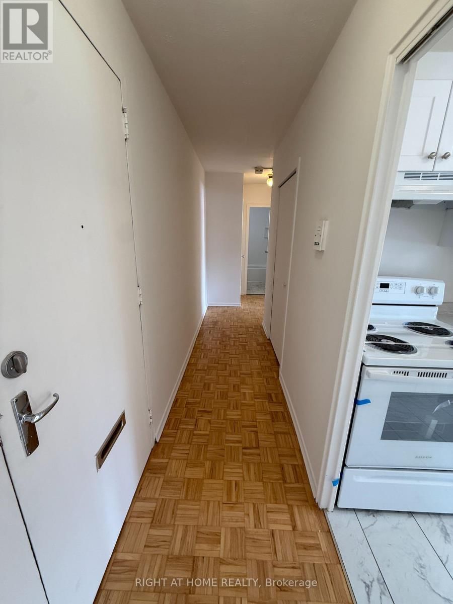 206 - 95 TAUNTON ROAD EAST Image 10