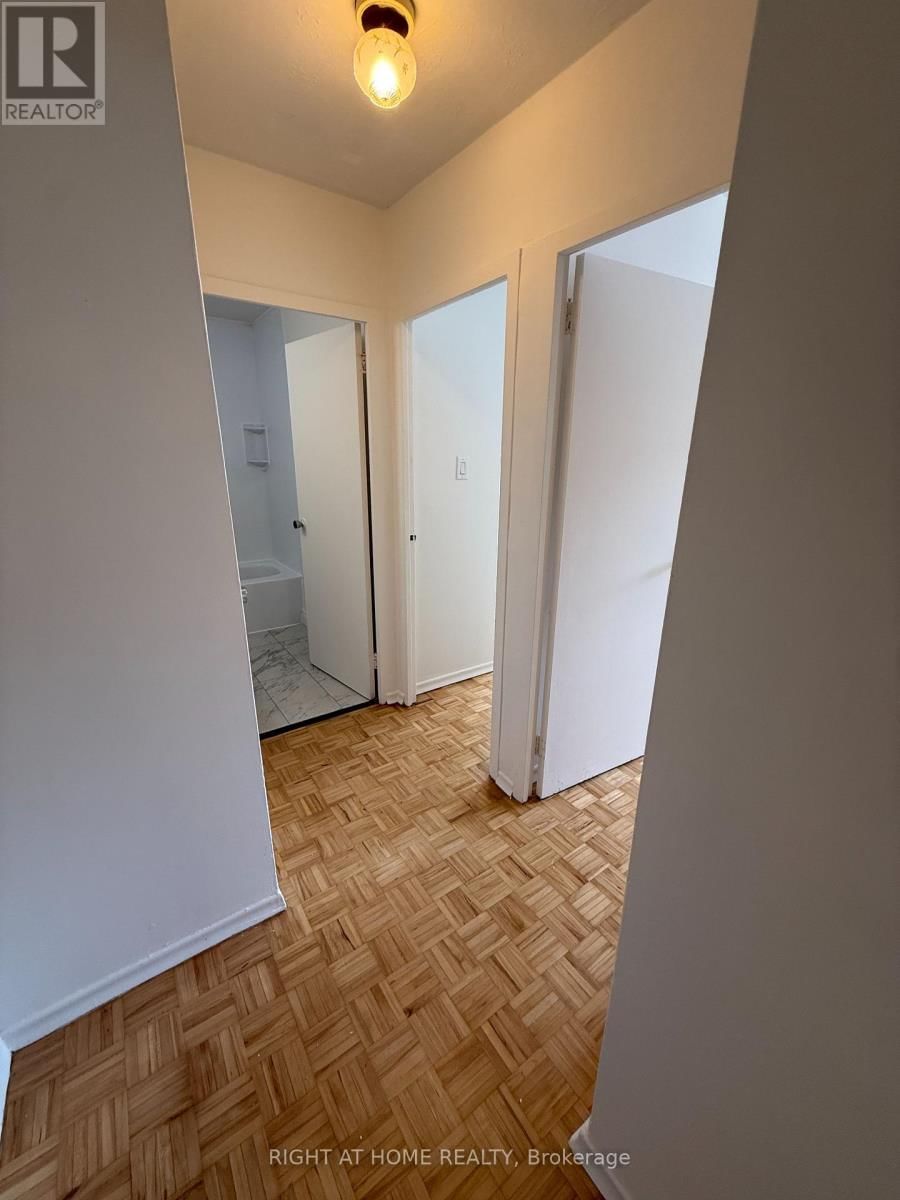 206 - 95 TAUNTON ROAD EAST Image 11