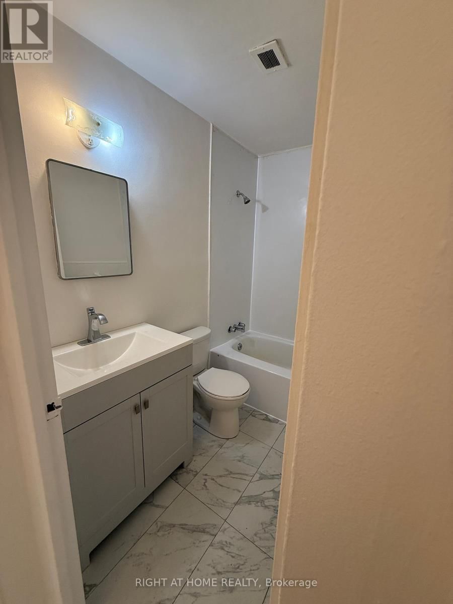 206 - 95 TAUNTON ROAD EAST Image 12