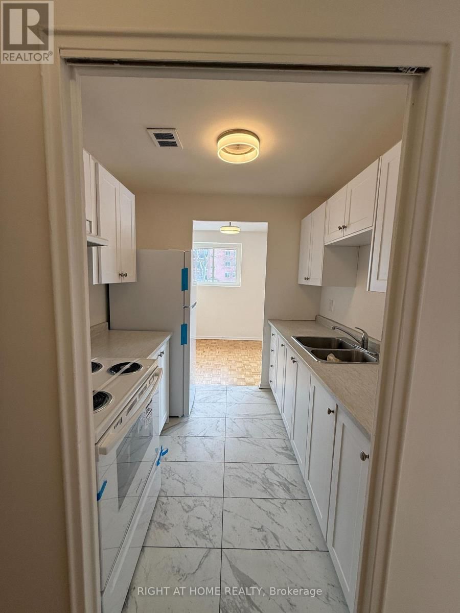 206 - 95 TAUNTON ROAD EAST Image 4