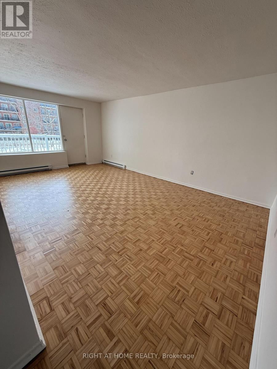 206 - 95 TAUNTON ROAD EAST Image 5