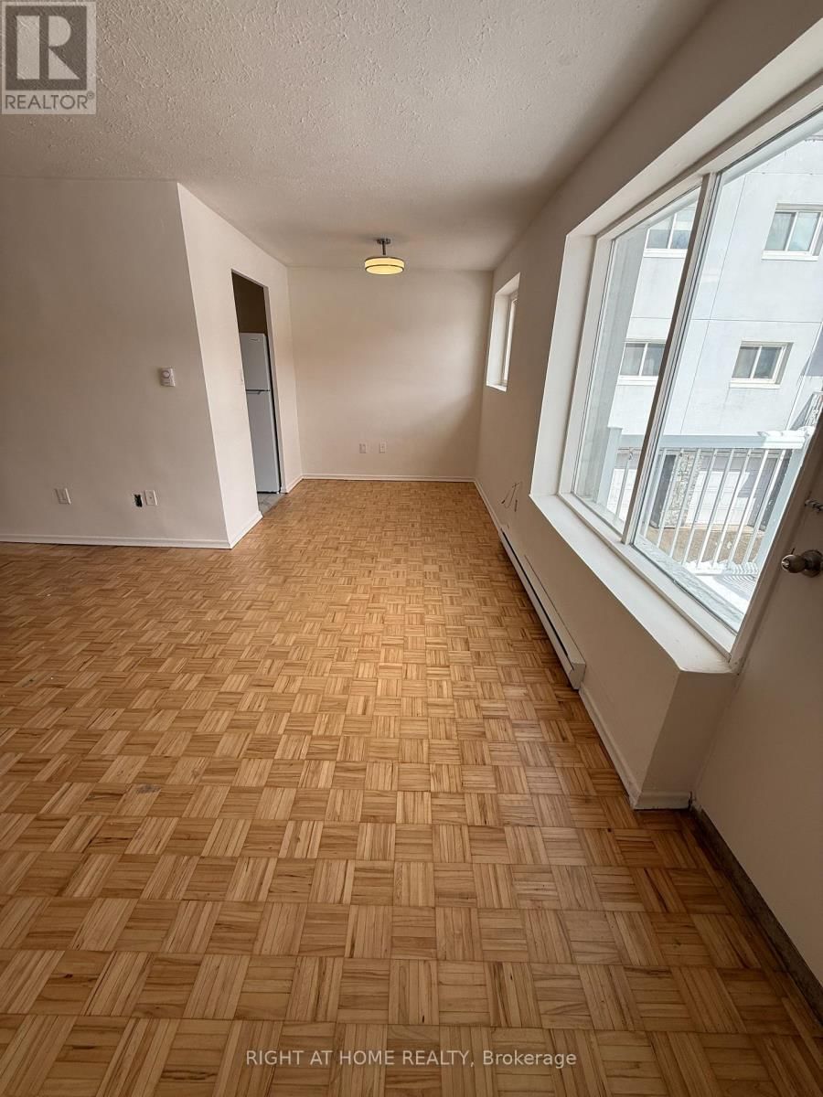 206 - 95 TAUNTON ROAD EAST Image 7