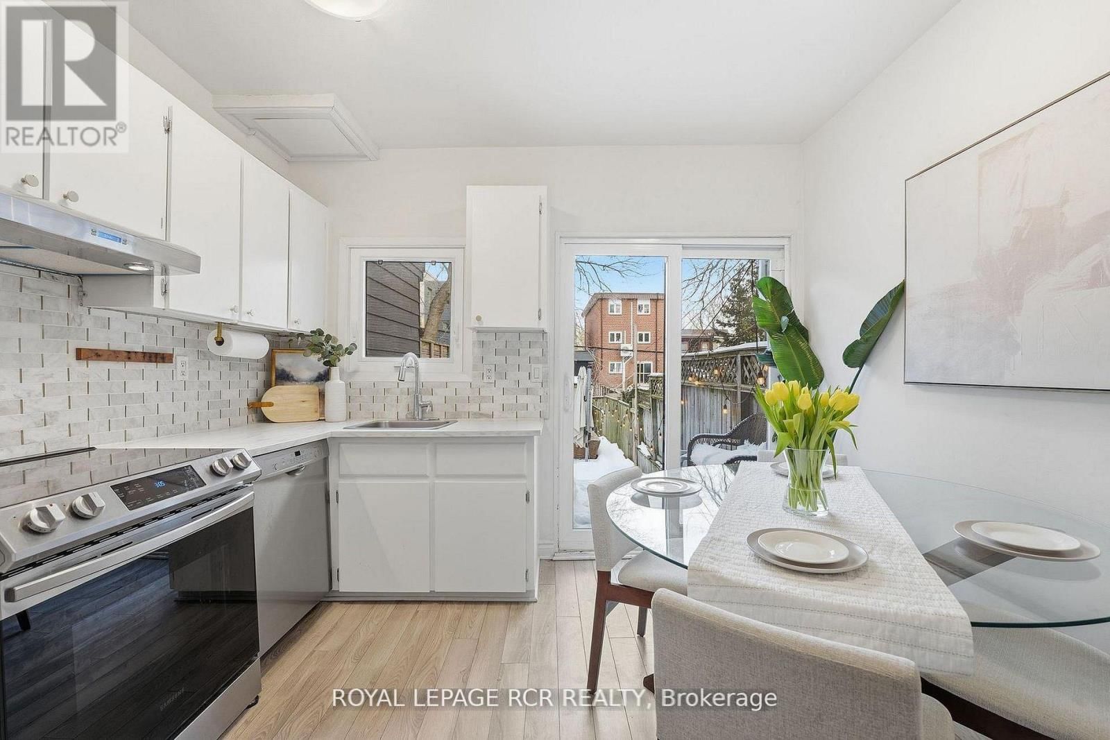 257 RHODES AVENUE Image 10