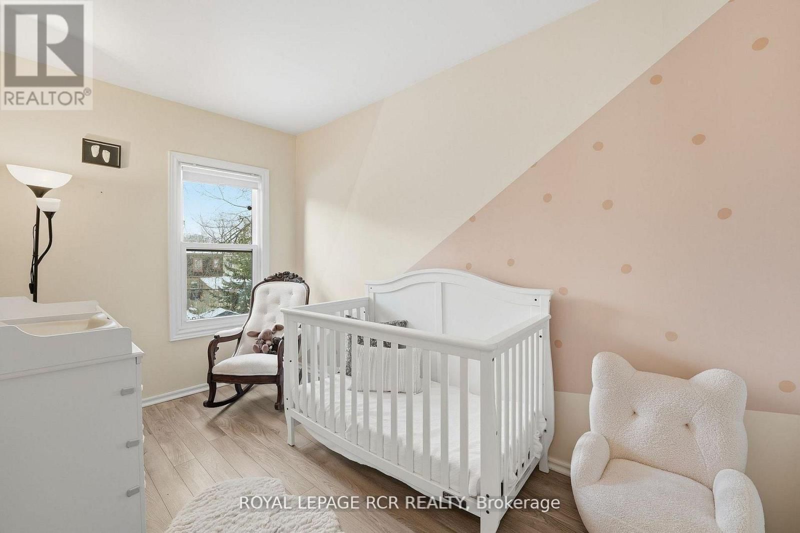 257 RHODES AVENUE Image 15