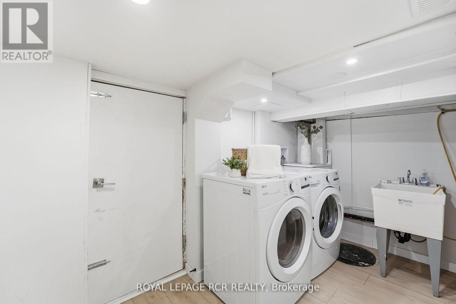 257 RHODES AVENUE Image 24