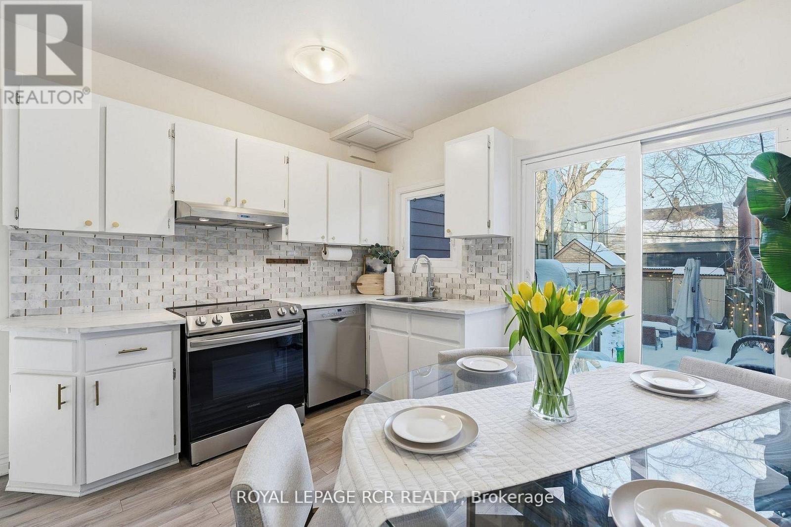 257 RHODES AVENUE Image 7