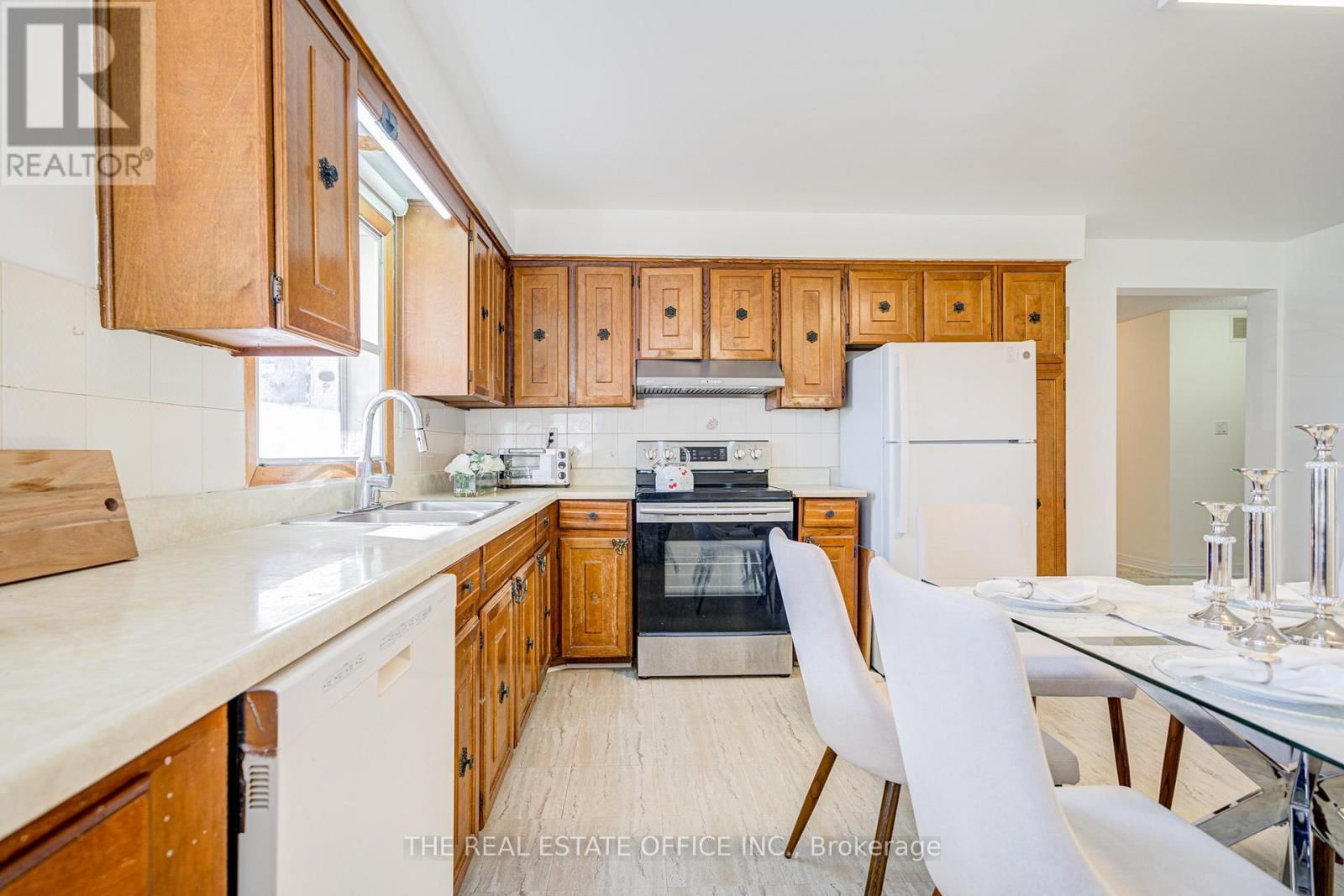 128 FAIRGLEN AVENUE Image 11