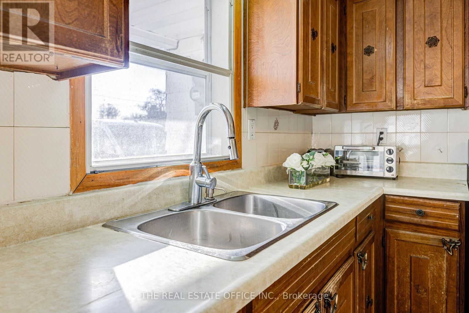 128 FAIRGLEN AVENUE Image 13