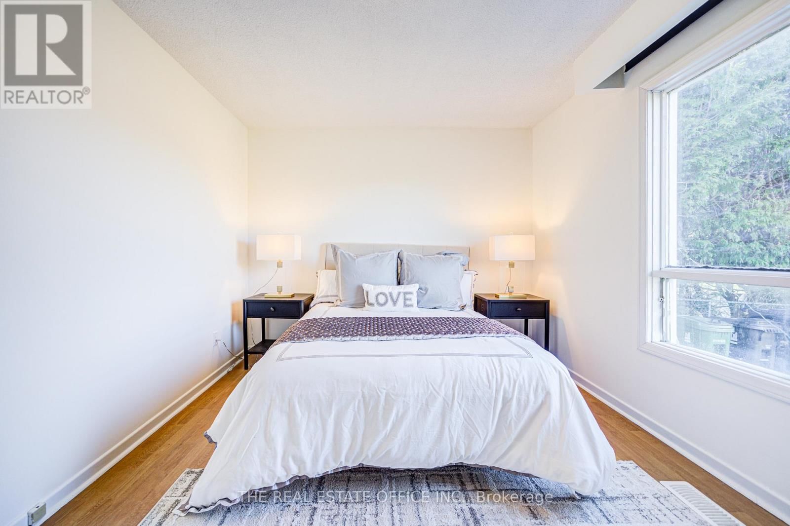 128 FAIRGLEN AVENUE Image 15