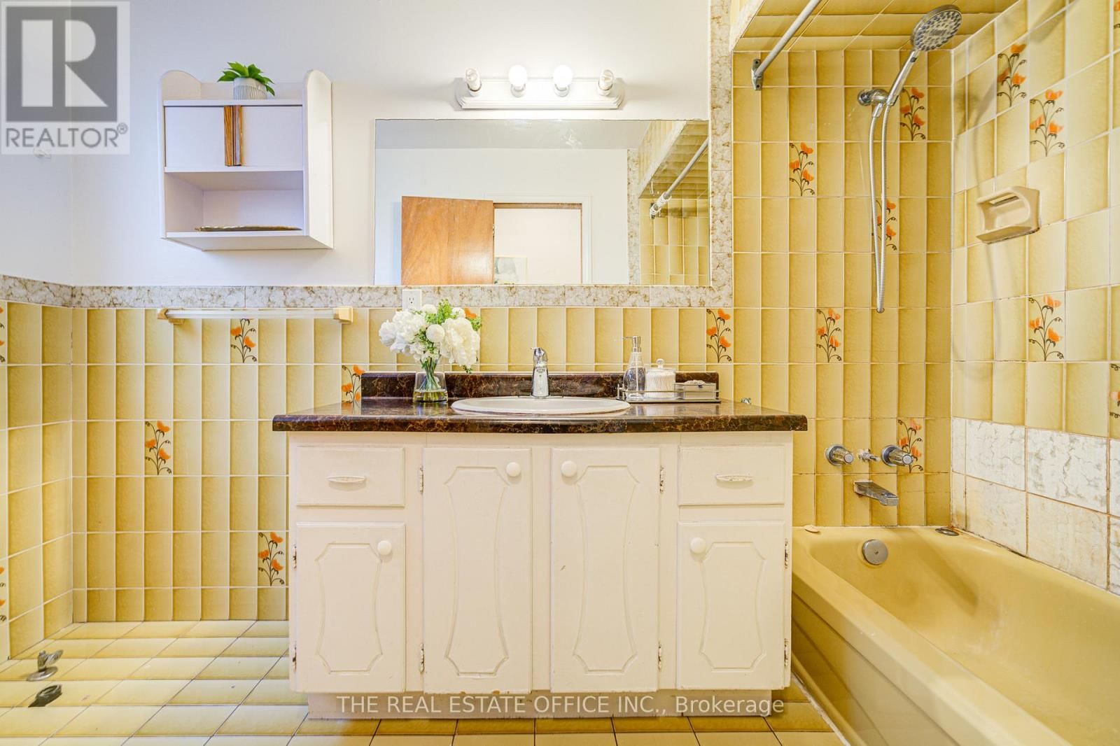 128 FAIRGLEN AVENUE Image 17