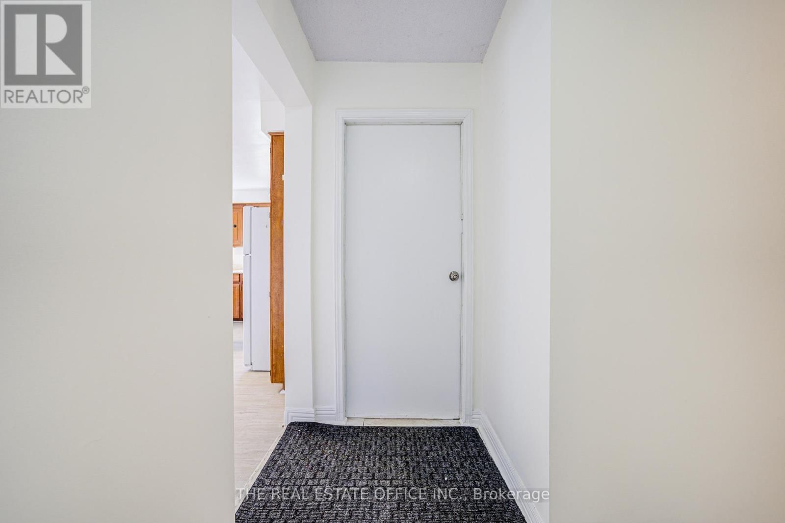 128 FAIRGLEN AVENUE Image 19