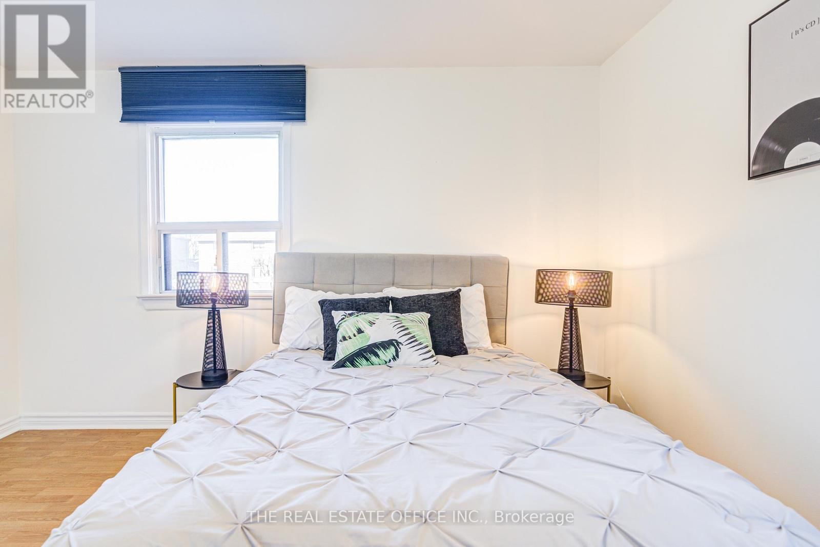 128 FAIRGLEN AVENUE Image 29