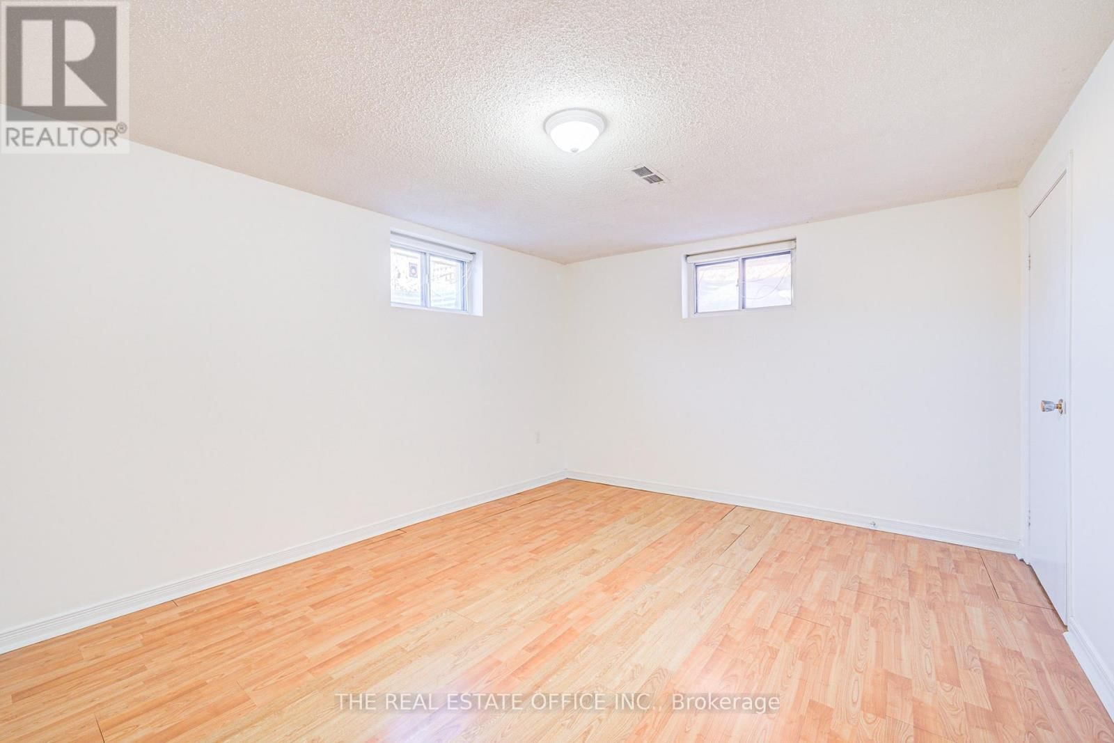 128 FAIRGLEN AVENUE Image 32