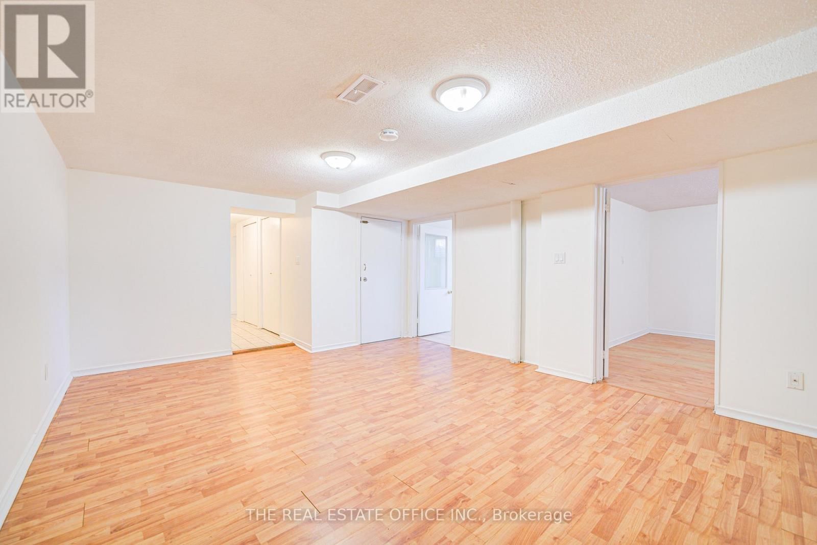 128 FAIRGLEN AVENUE Image 33