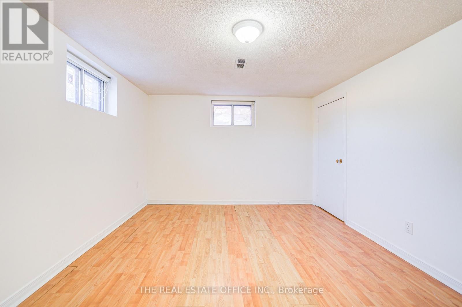 128 FAIRGLEN AVENUE Image 34