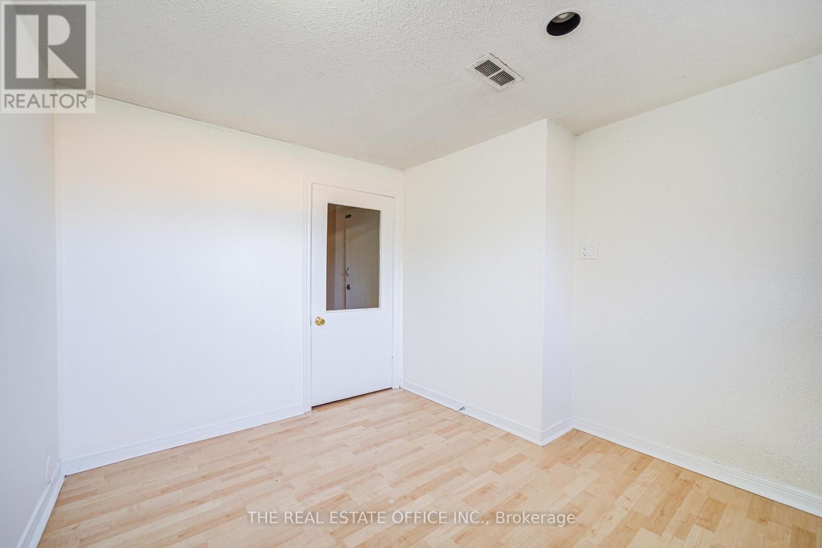 128 FAIRGLEN AVENUE Image 36