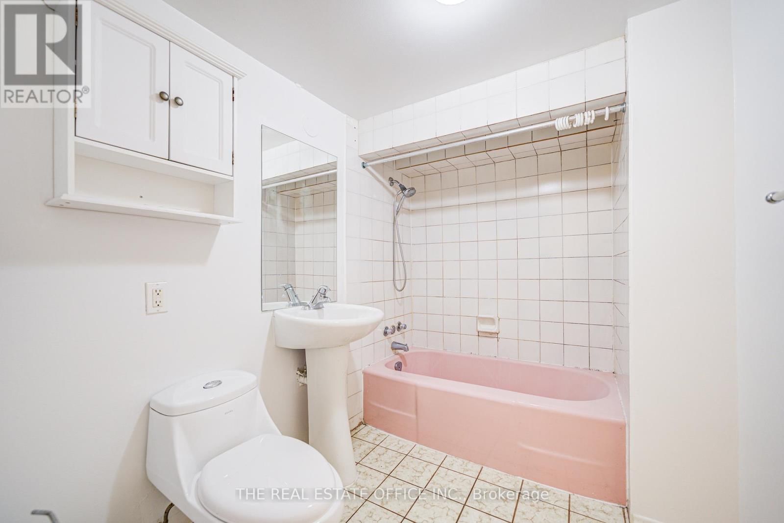 128 FAIRGLEN AVENUE Image 37