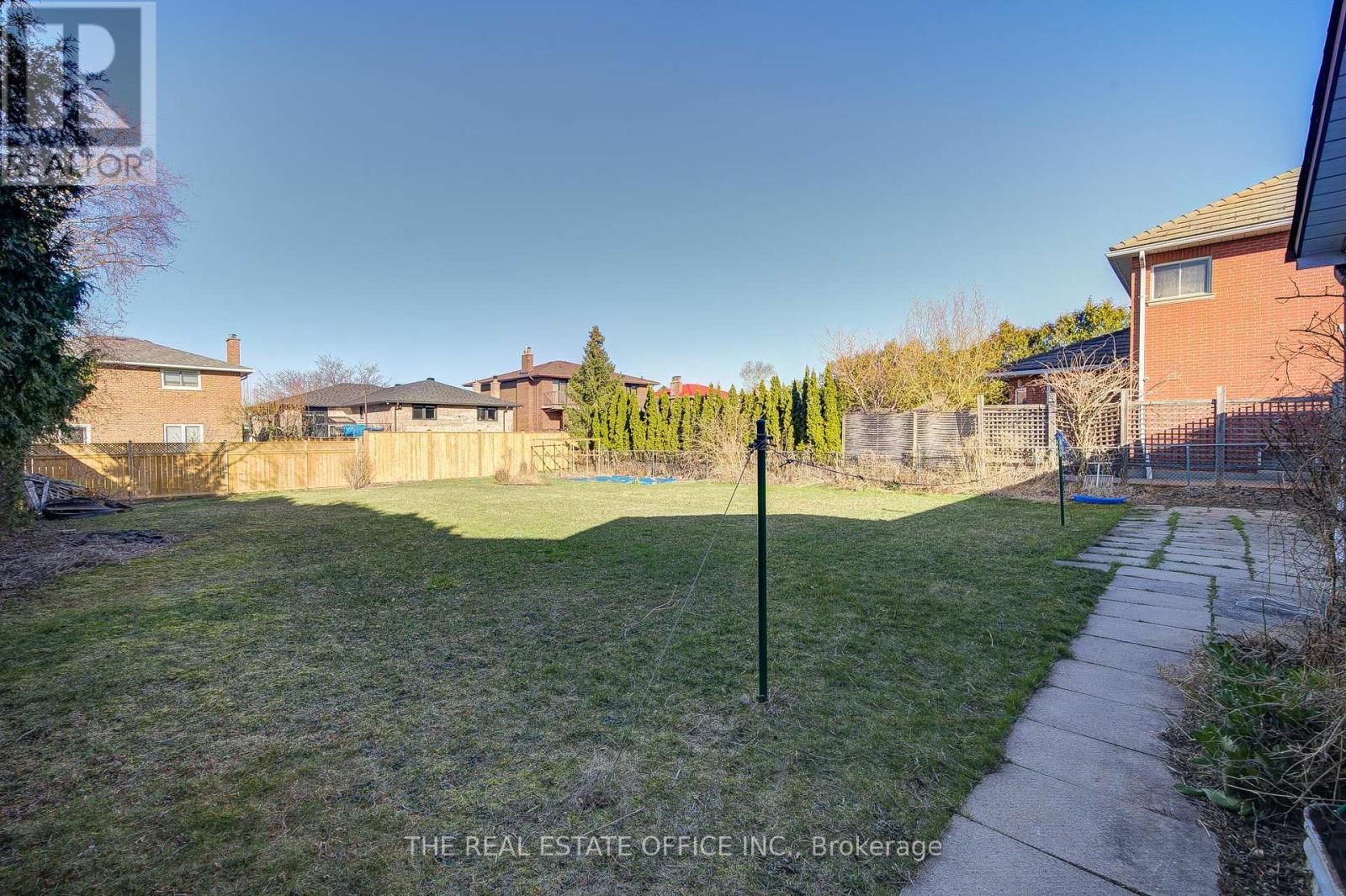 128 FAIRGLEN AVENUE Image 43