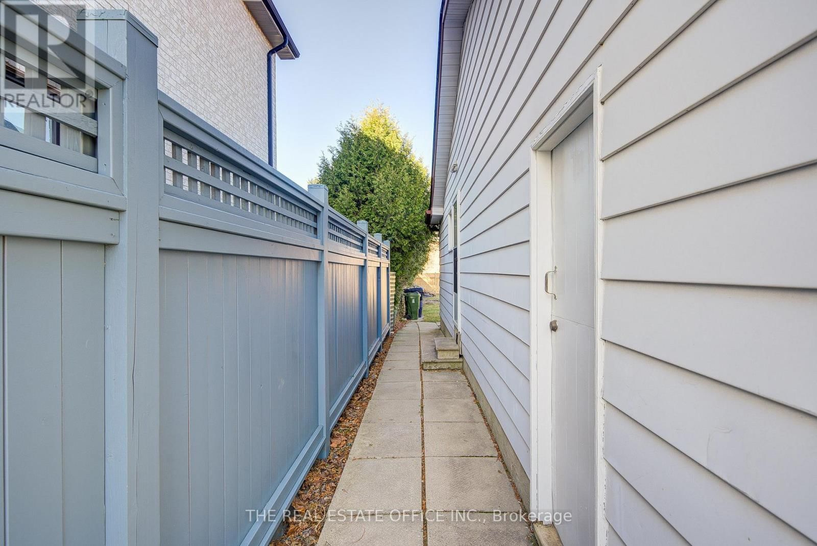 128 FAIRGLEN AVENUE Image 47