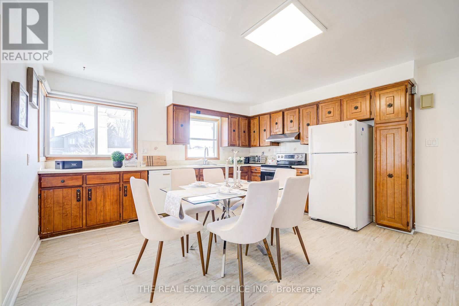 128 FAIRGLEN AVENUE Image 9