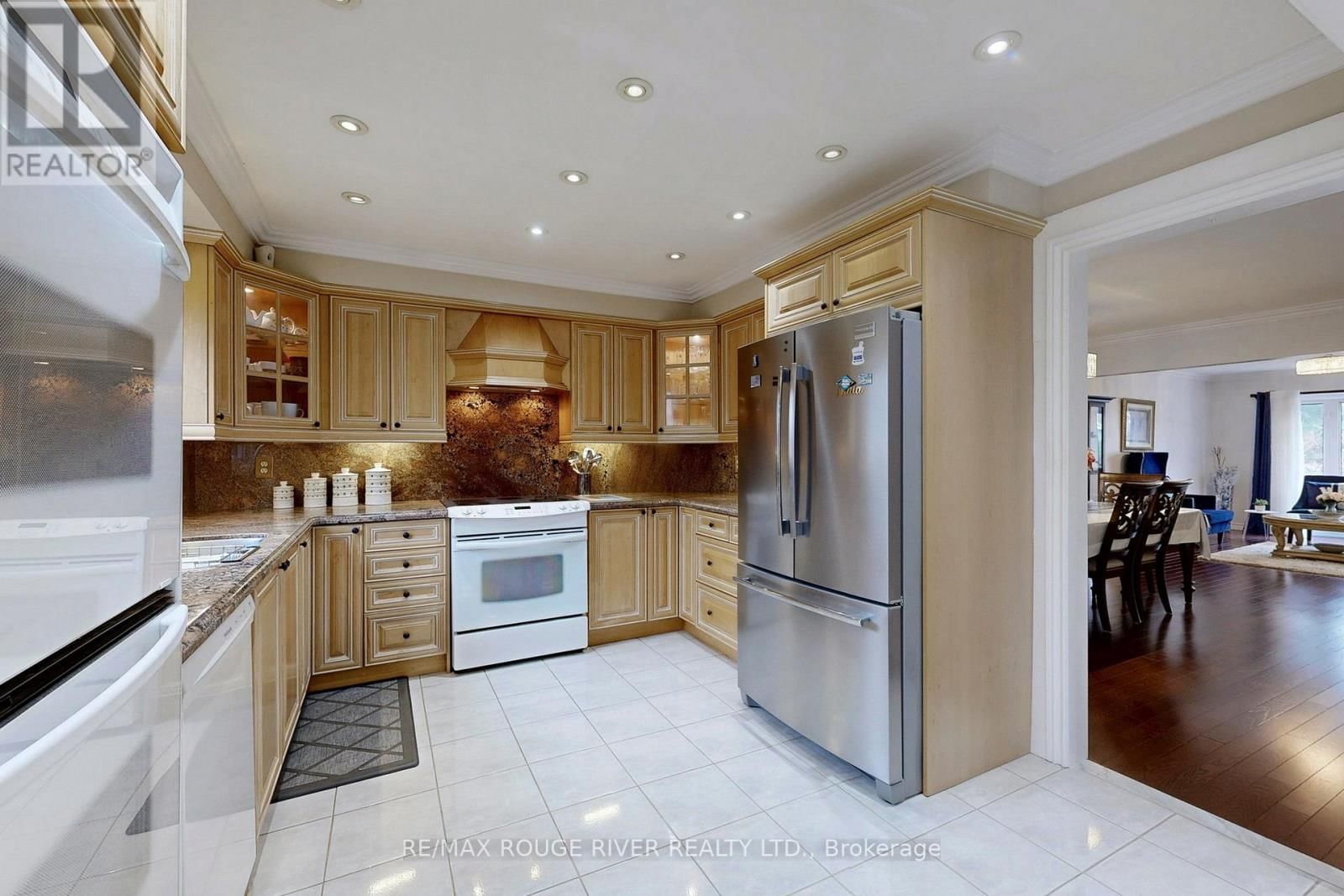 45 ROTHERGLEN ROAD NORTH Image 12