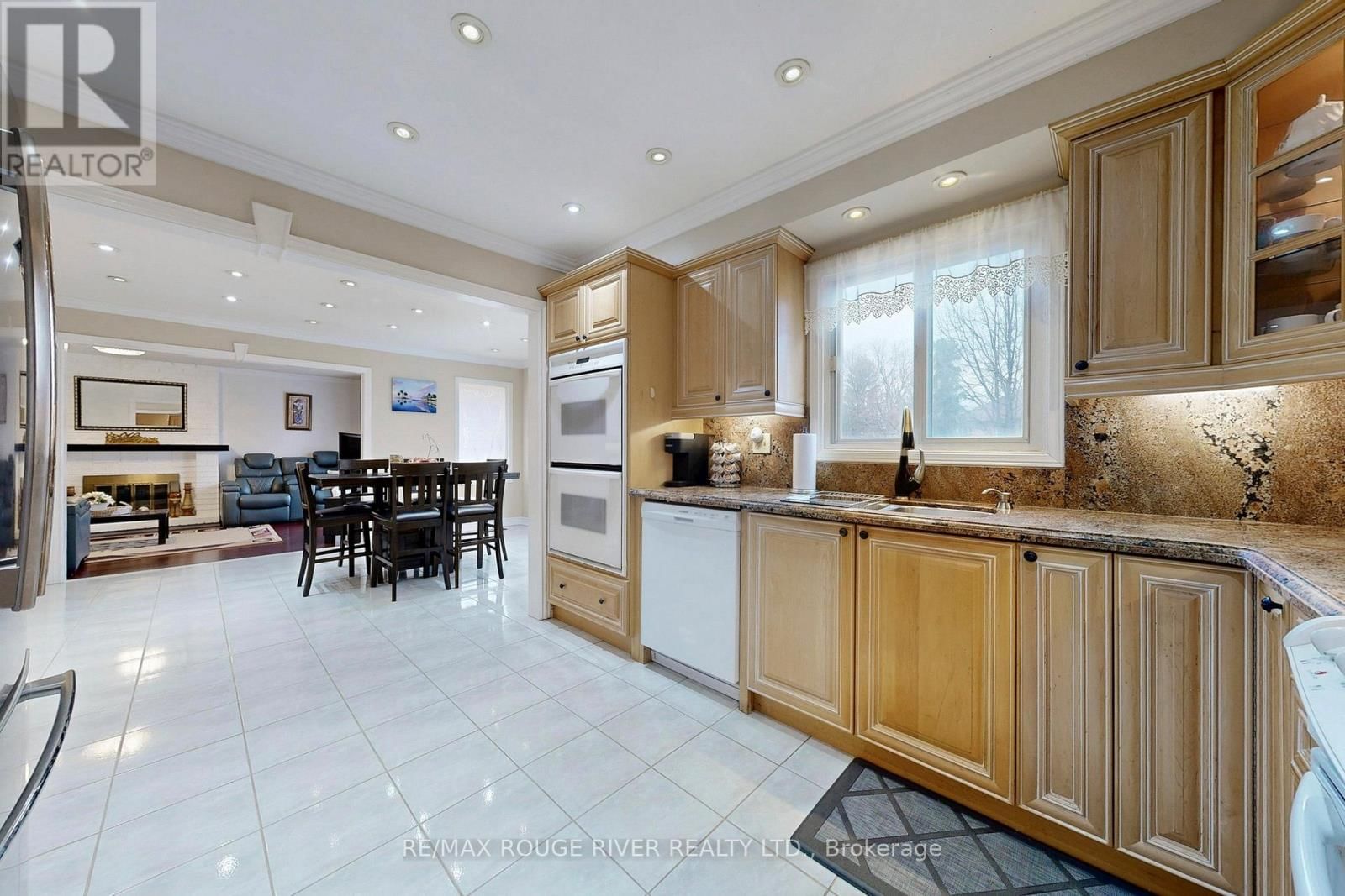 45 ROTHERGLEN ROAD NORTH Image 13