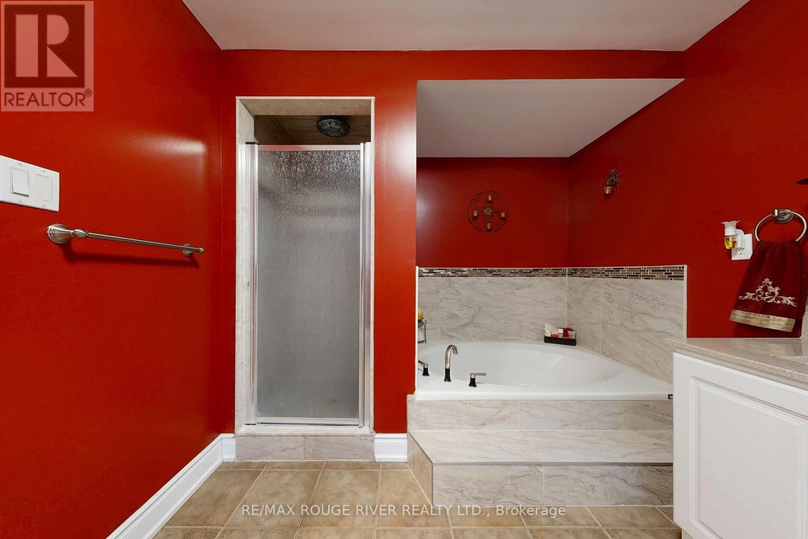 45 ROTHERGLEN ROAD NORTH Image 23