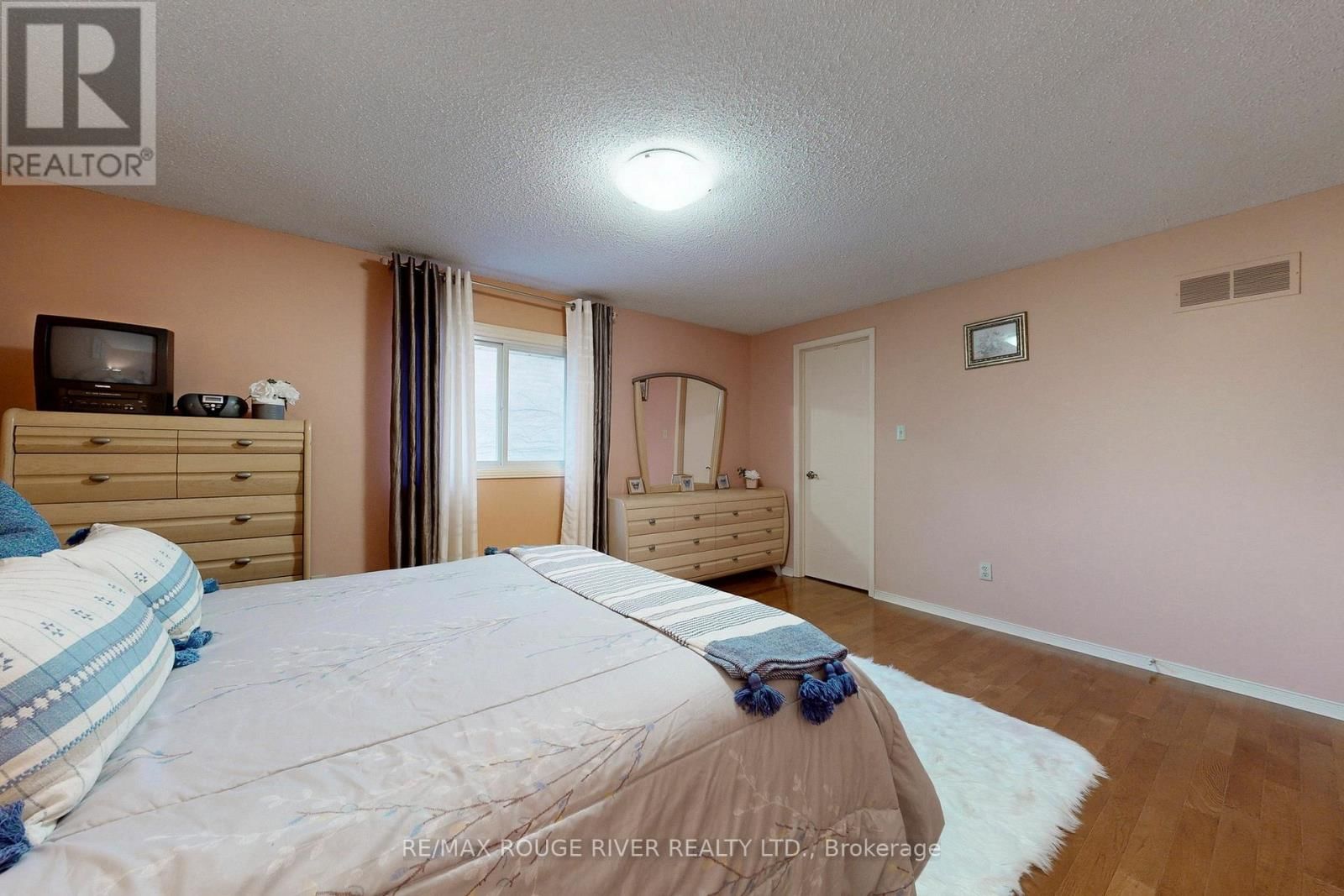 45 ROTHERGLEN ROAD NORTH Image 27