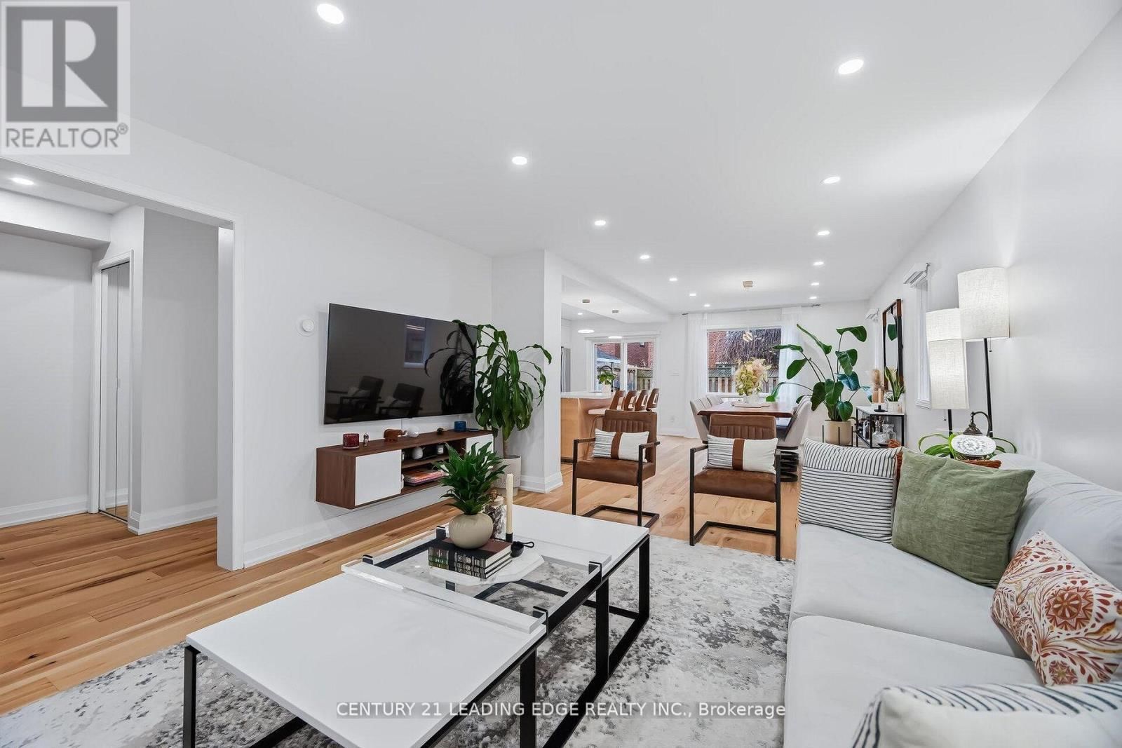 923 REDBIRD CRESCENT Image 1