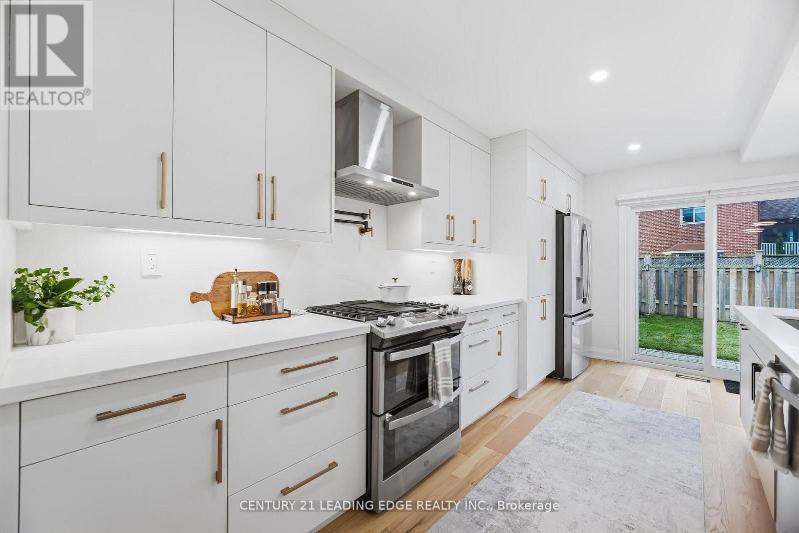 923 REDBIRD CRESCENT Image 15