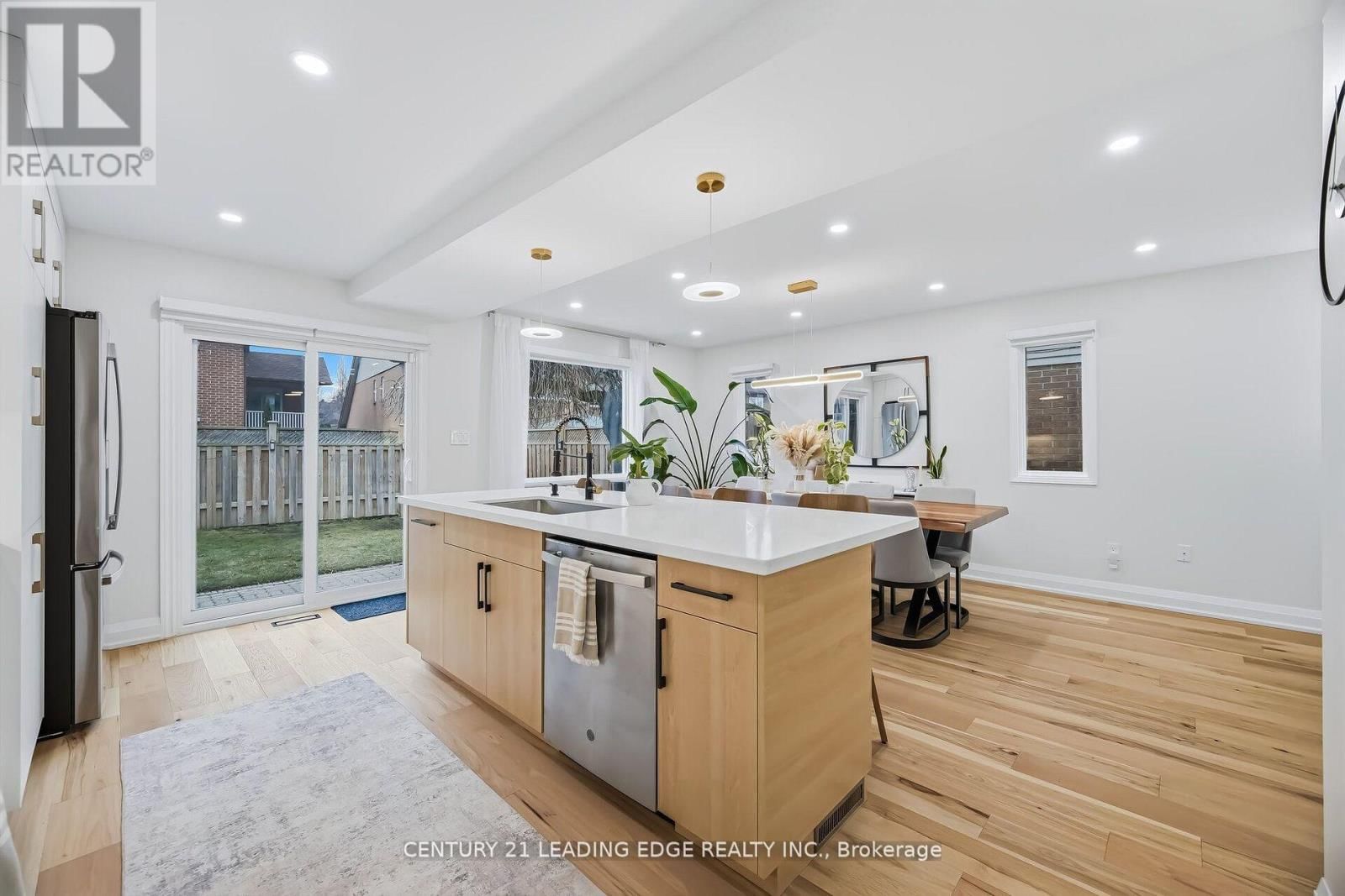 923 REDBIRD CRESCENT Image 16