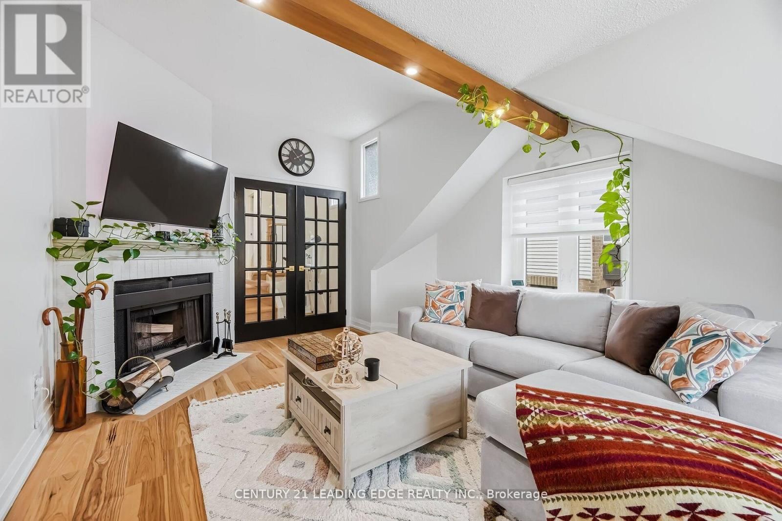 923 REDBIRD CRESCENT Image 22