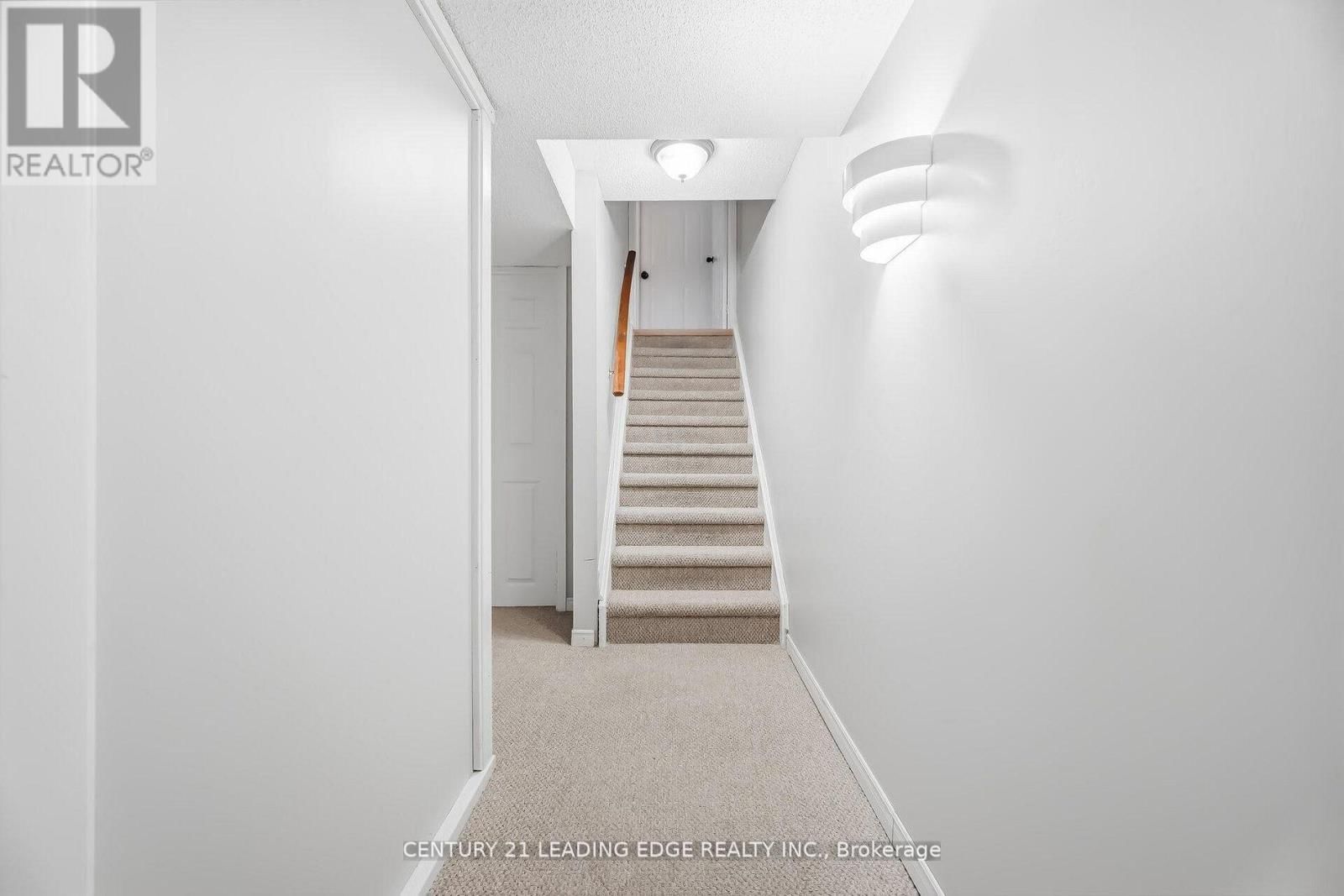 923 REDBIRD CRESCENT Image 33