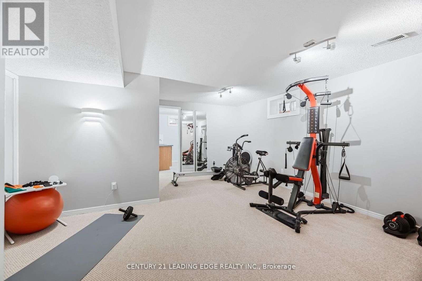 923 REDBIRD CRESCENT Image 34