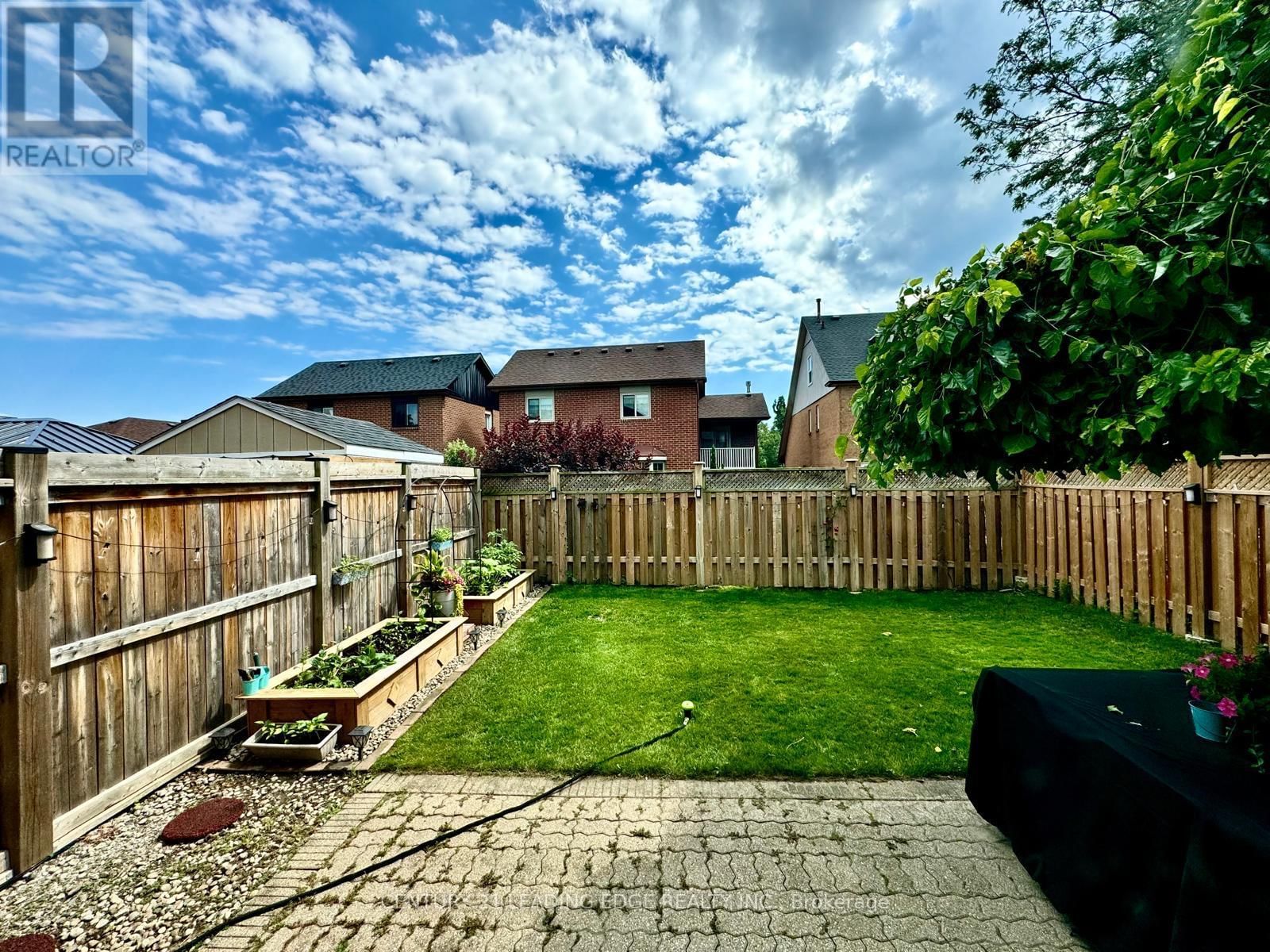 923 REDBIRD CRESCENT Image 44