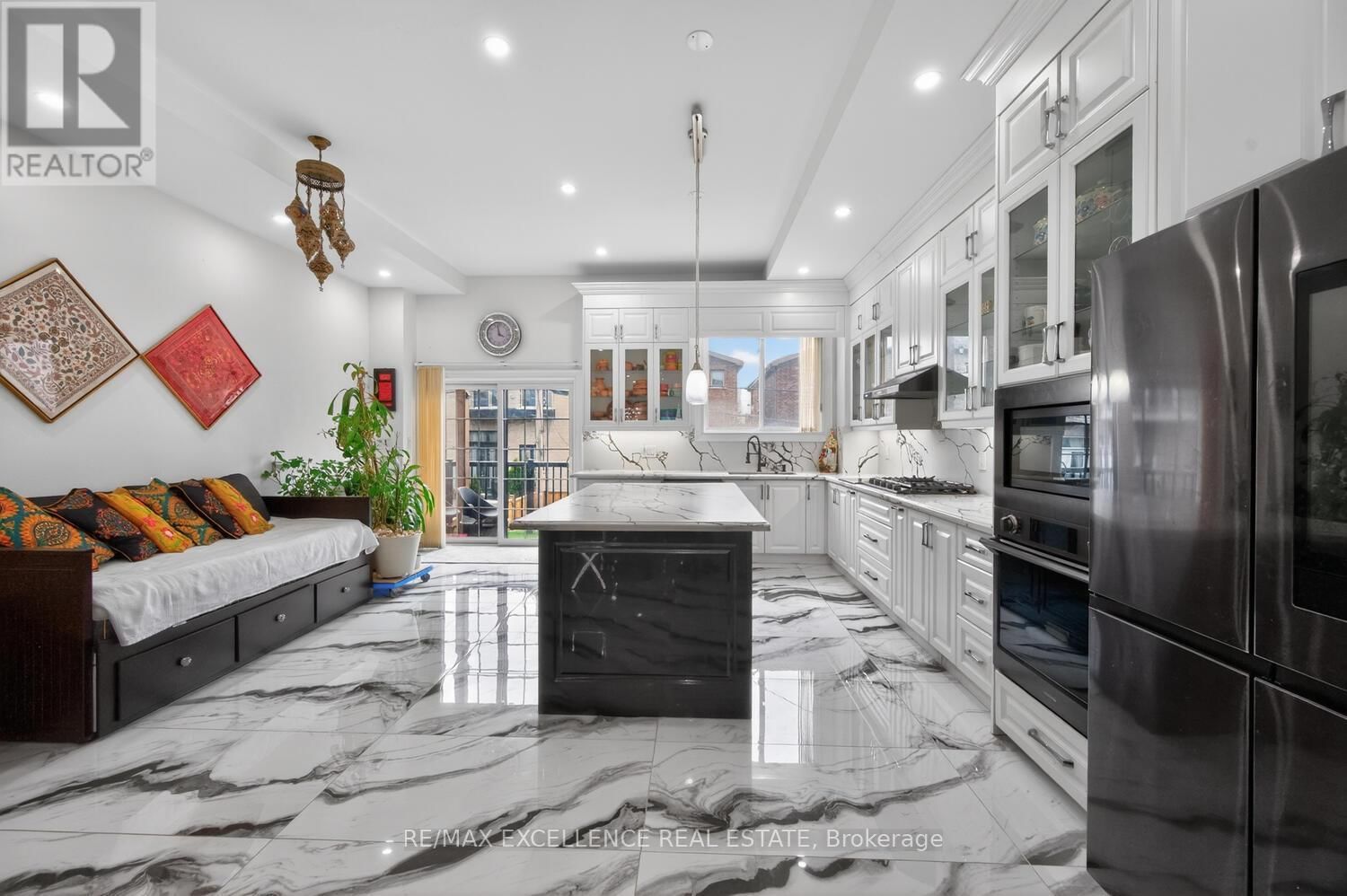 442 PHARMACY AVENUE SOUTH Image 11