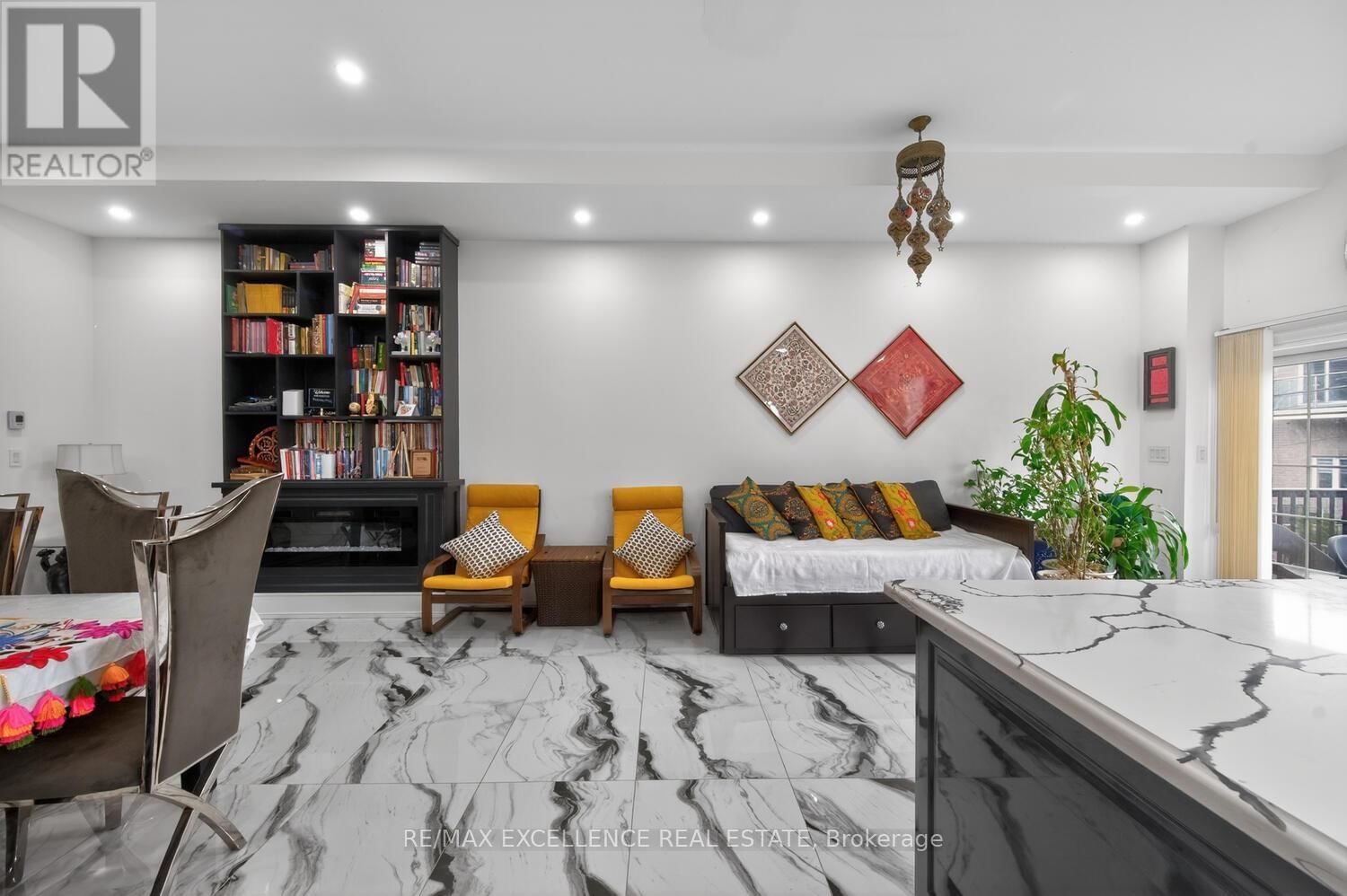 442 PHARMACY AVENUE SOUTH Image 12