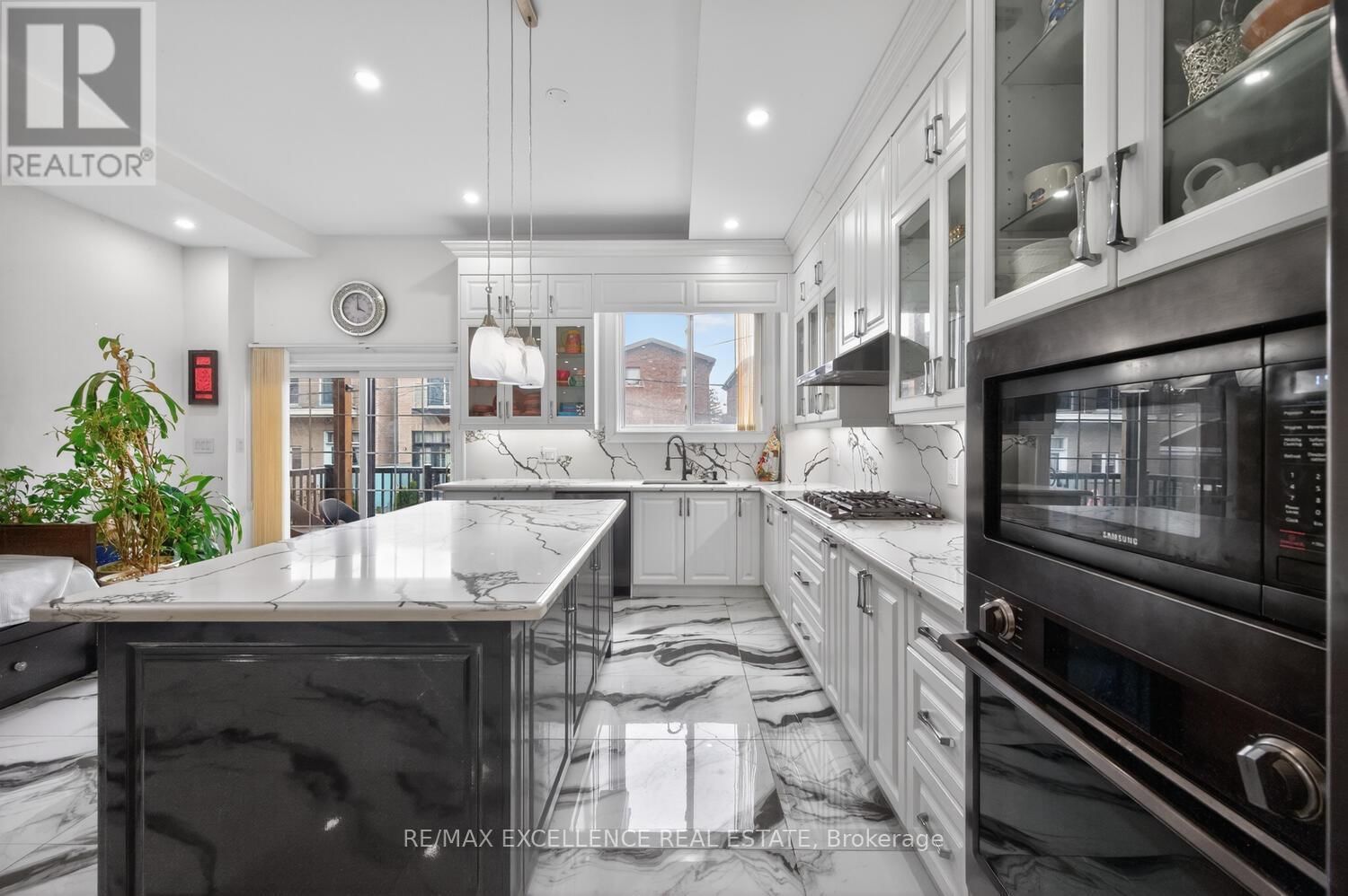 442 PHARMACY AVENUE SOUTH Image 13