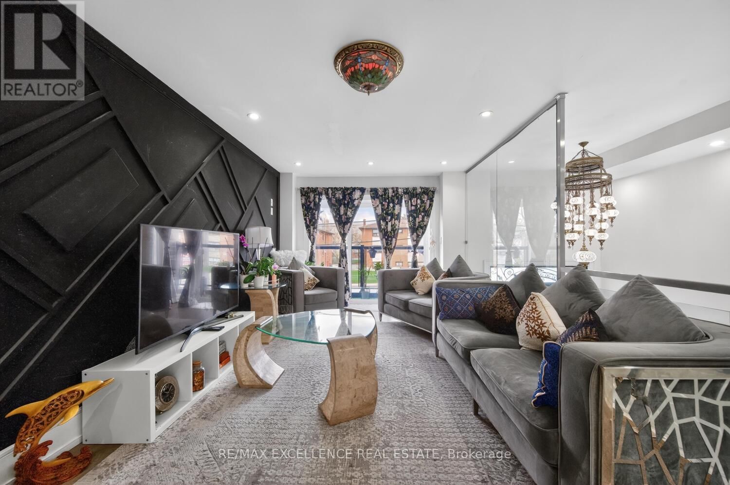 442 PHARMACY AVENUE SOUTH Image 19