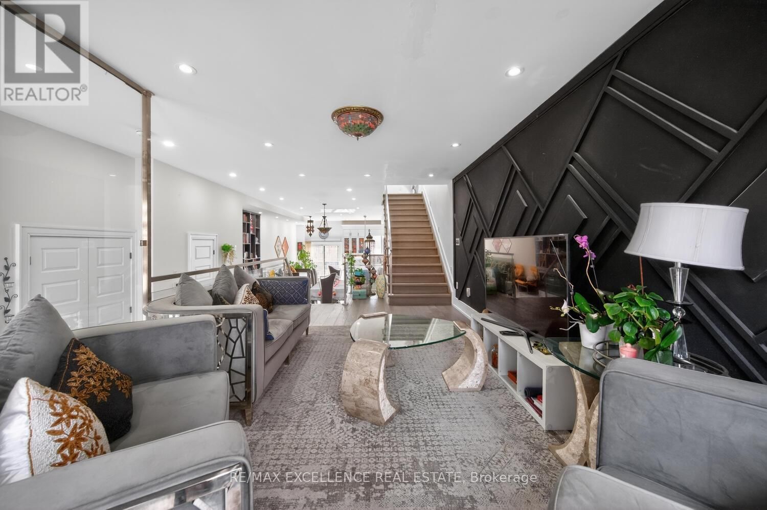 442 PHARMACY AVENUE SOUTH Image 20