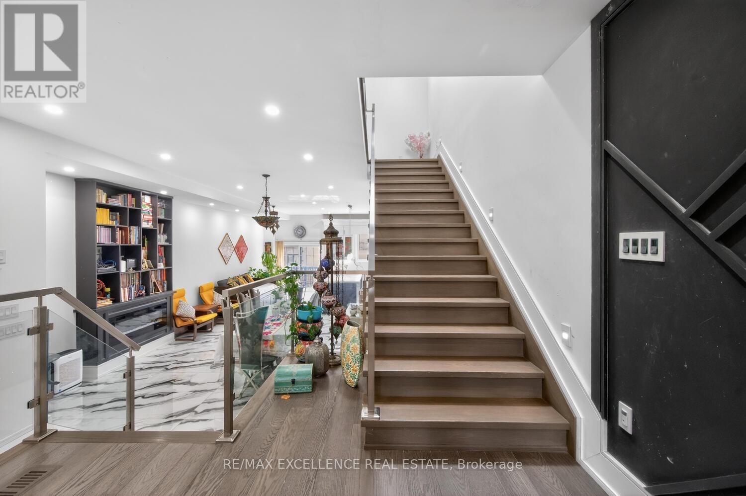 442 PHARMACY AVENUE SOUTH Image 23