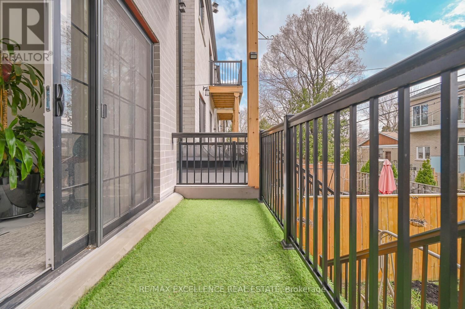 442 PHARMACY AVENUE SOUTH Image 26