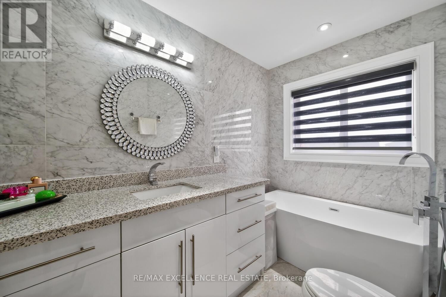 442 PHARMACY AVENUE SOUTH Image 27